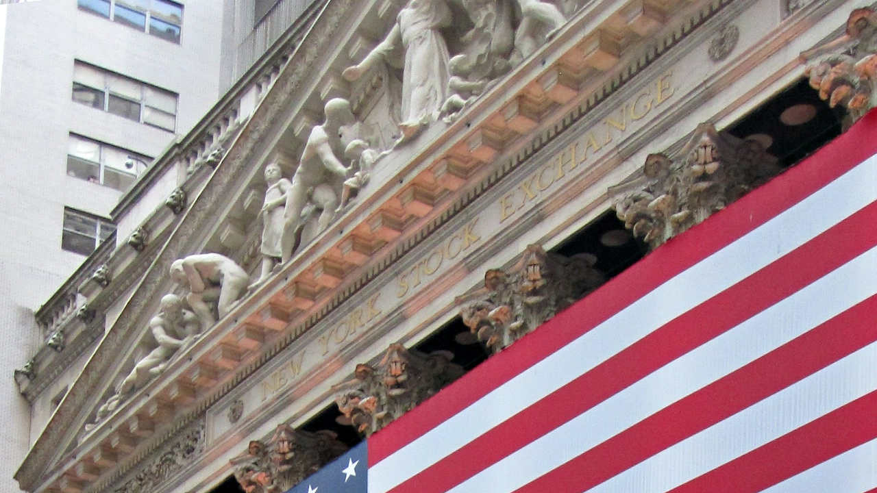 Wall Street se suma a los retrocesos en los mercados globales