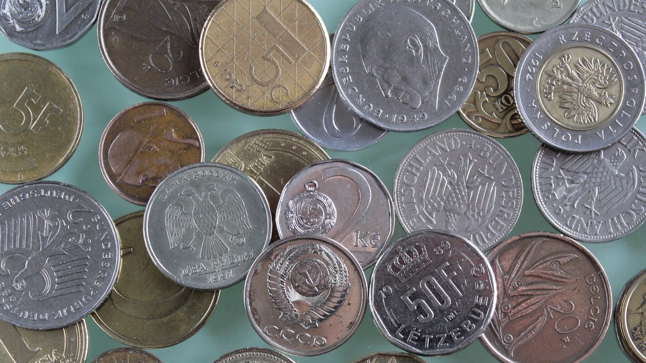 Billetes y monedas antiguas que puedes cambiar por nuevas en los bancos