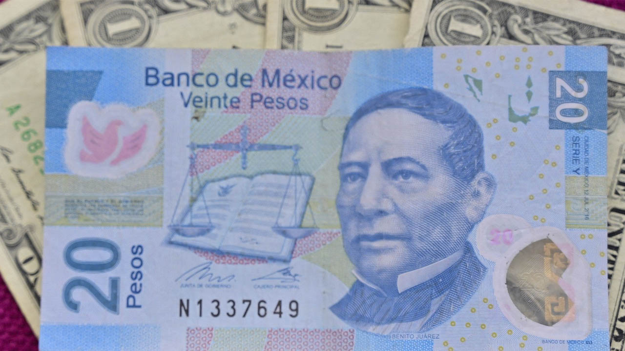 Paso avanza frente al dólar en cierre de cotización hoy 3 de mayo de 2023 México