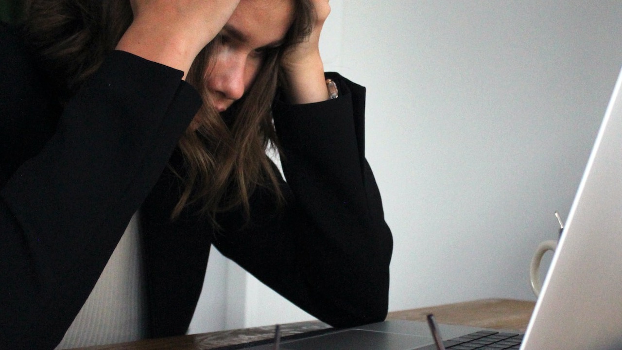 ¿Es posible despedir a un trabajador por retardos o faltas?