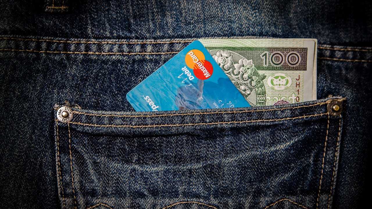 ¿La comisión para tarjeta de crédito y débito desaparecerá?