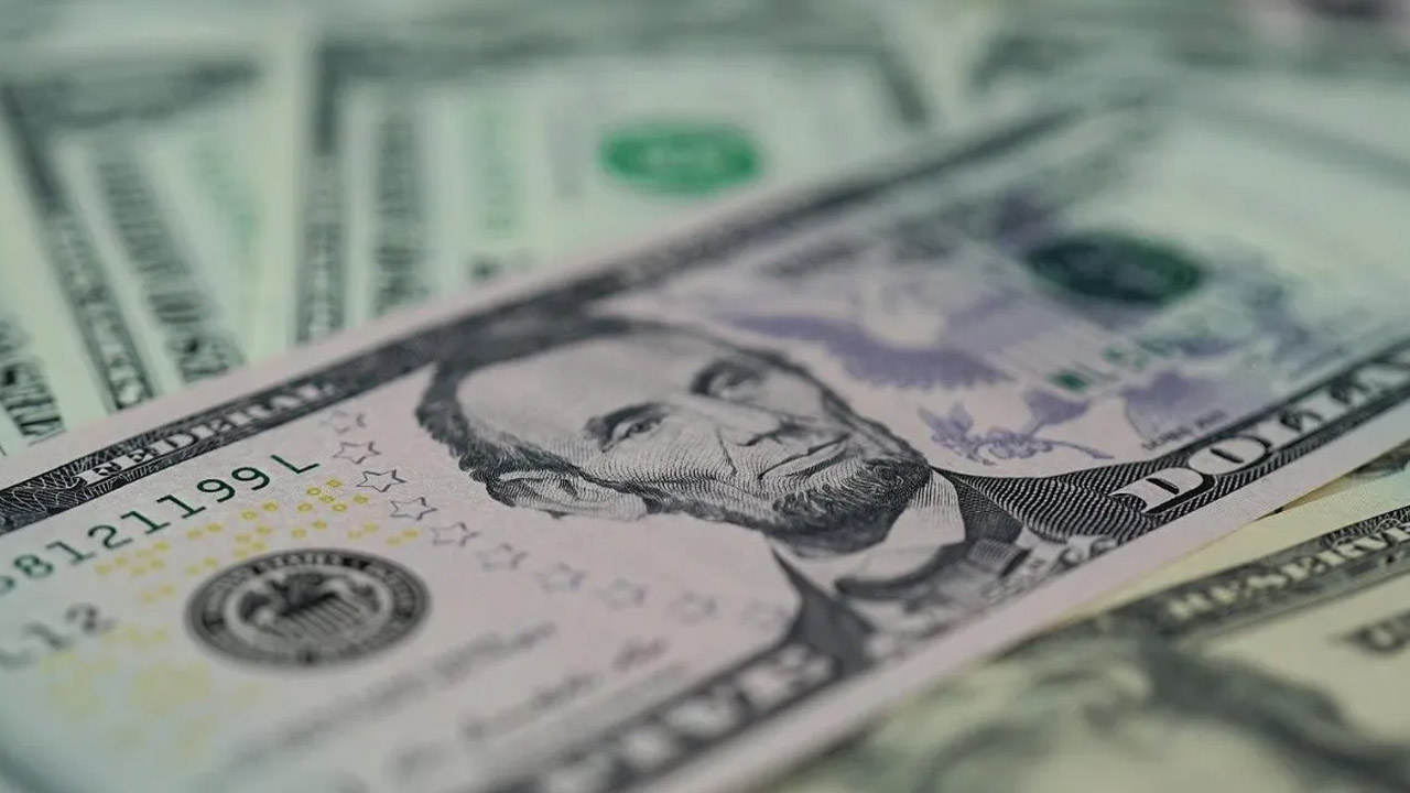 Tropezón del dólar en cierre de cotización hoy 15 de mayo de 2023 México