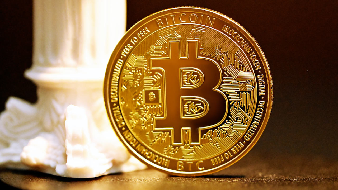 Bitcoin avanza 11% y rompe la barrera de los 30 mil dólares: ¿Por qué?