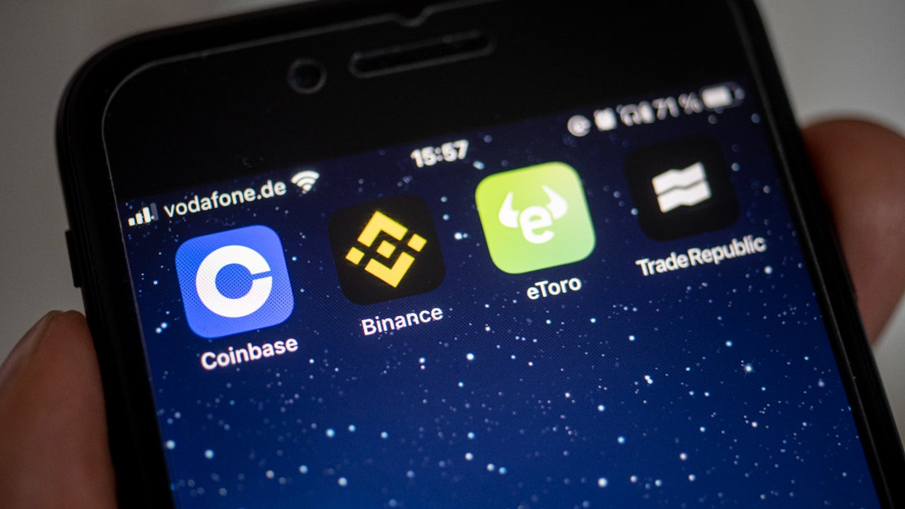 Comisión de Bolsa y Valores de EEUU carga contra Coinbase y Binance
