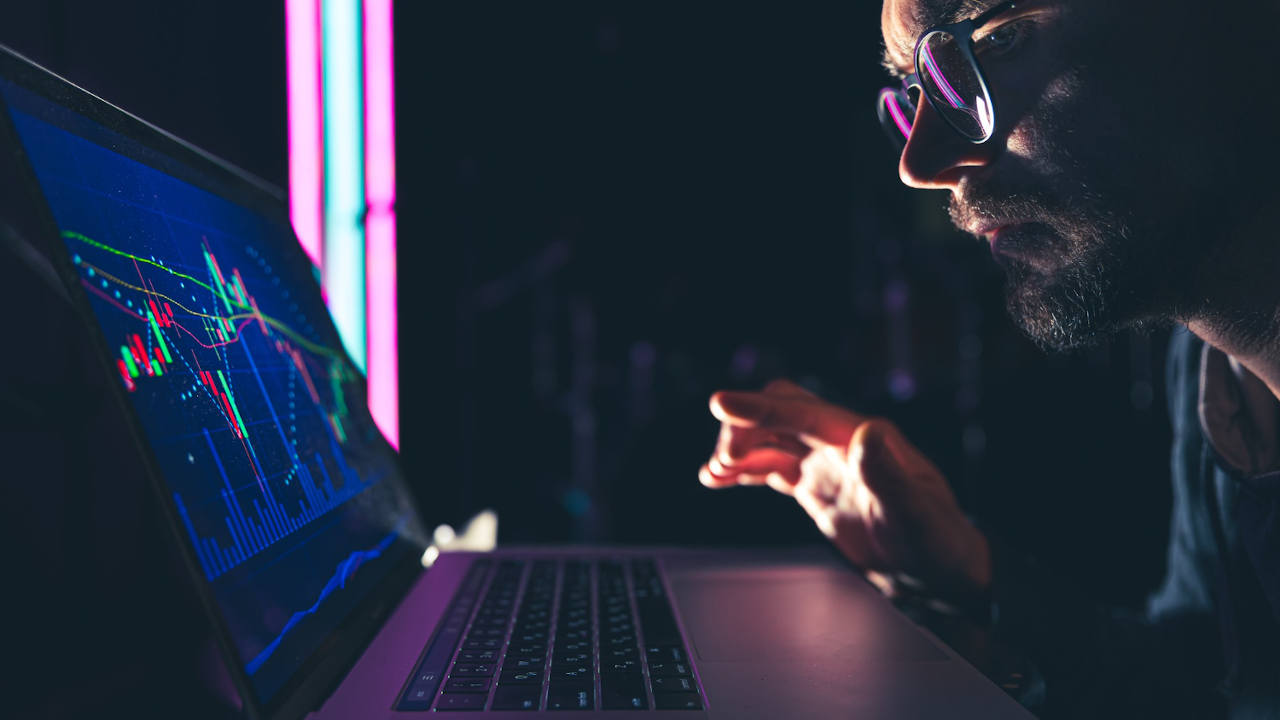 Mercados avanzan, pese a expectativa de que las tasas de interés sigan subiendo