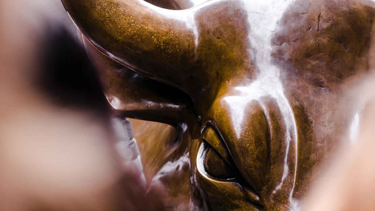 Mercados avanzan tras aprobación del acuerdo sobre el techo de la deuda en EEUU