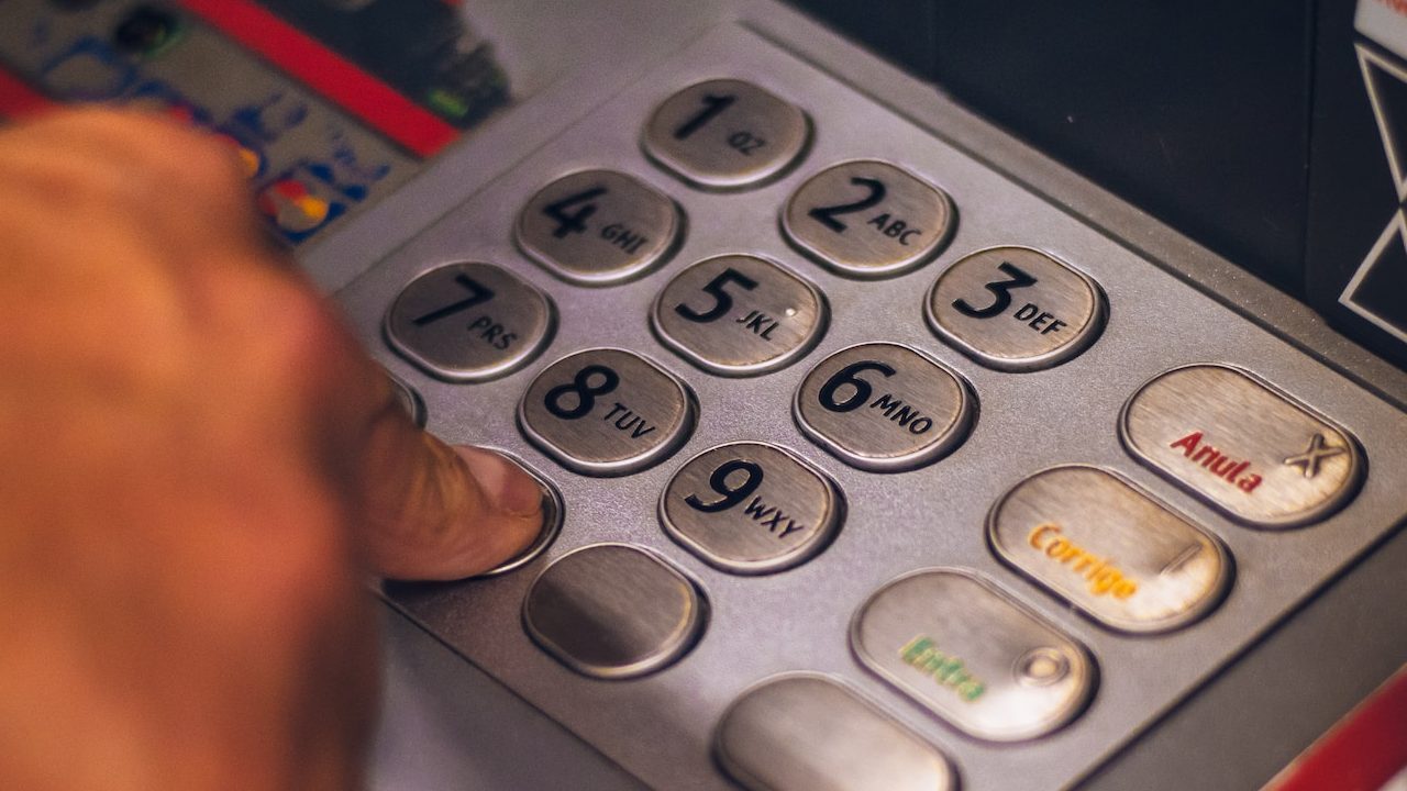 ¿Cómo proteger tu tarjeta en los cajeros automáticos? 