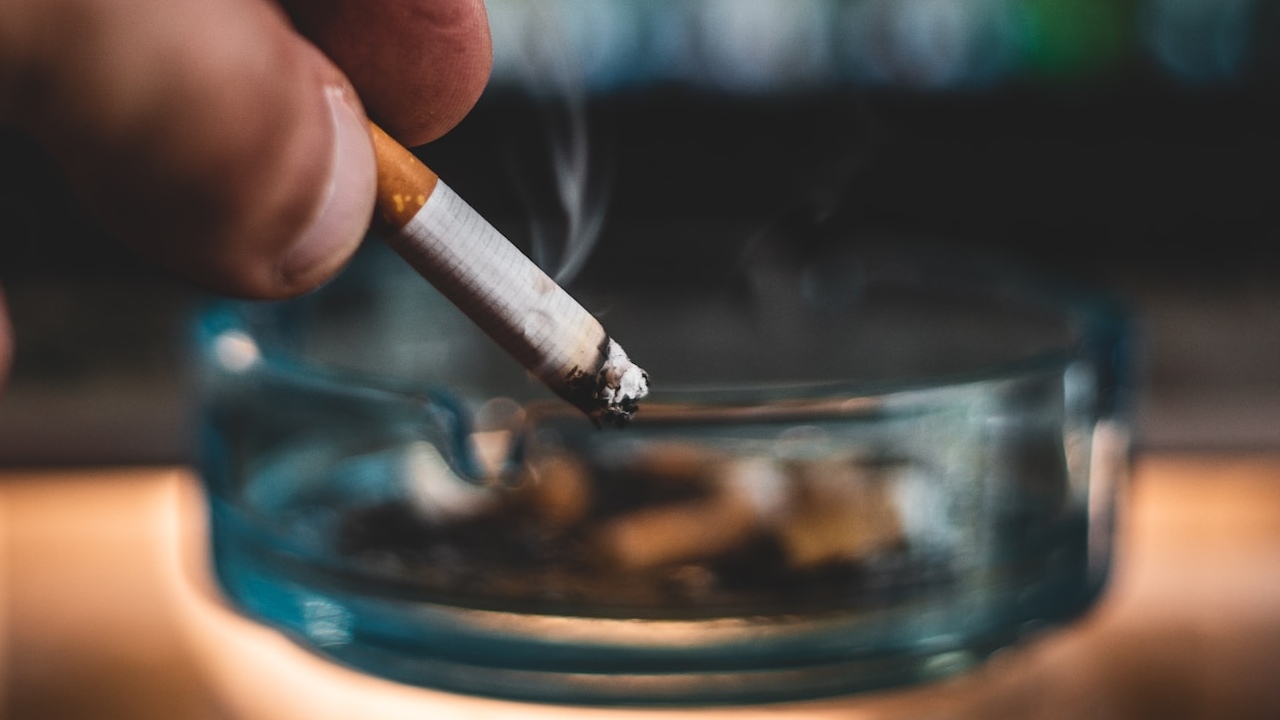 ¿Cuánto gasta en cajetillas un fumador en México al año?