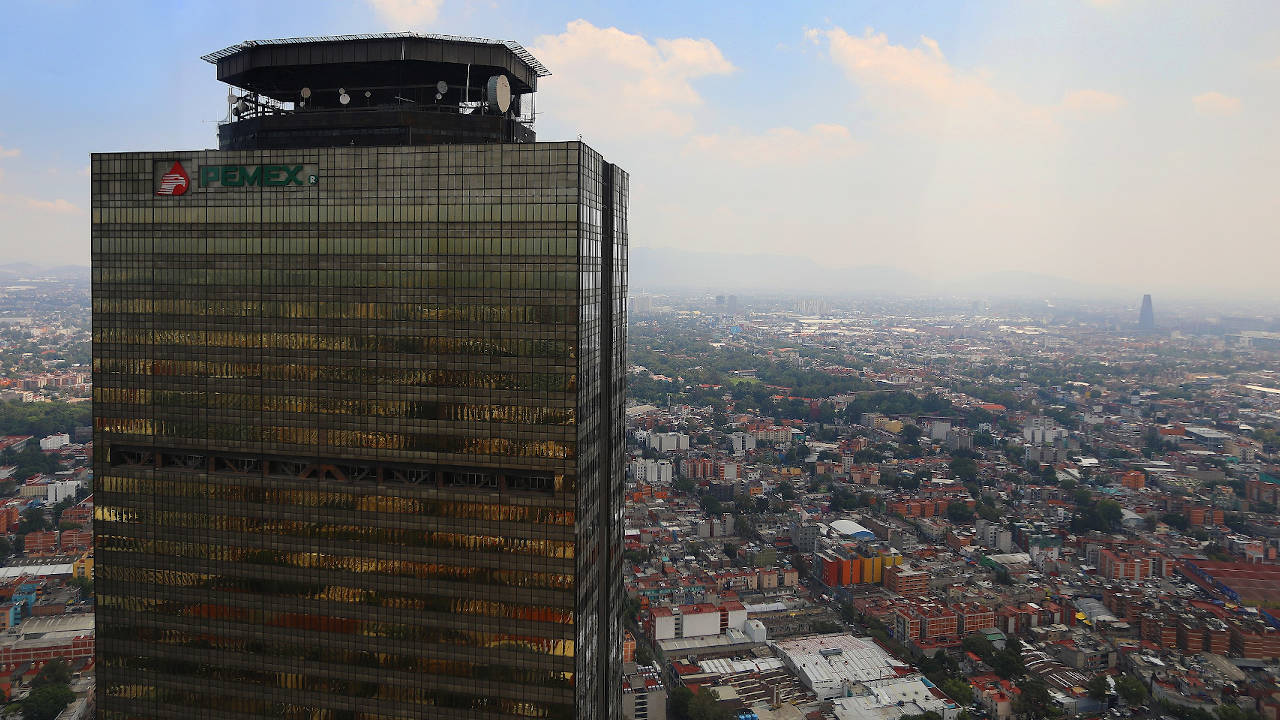 ¿Qué significa que los bonos de Pemex tengan perspectiva negativa?