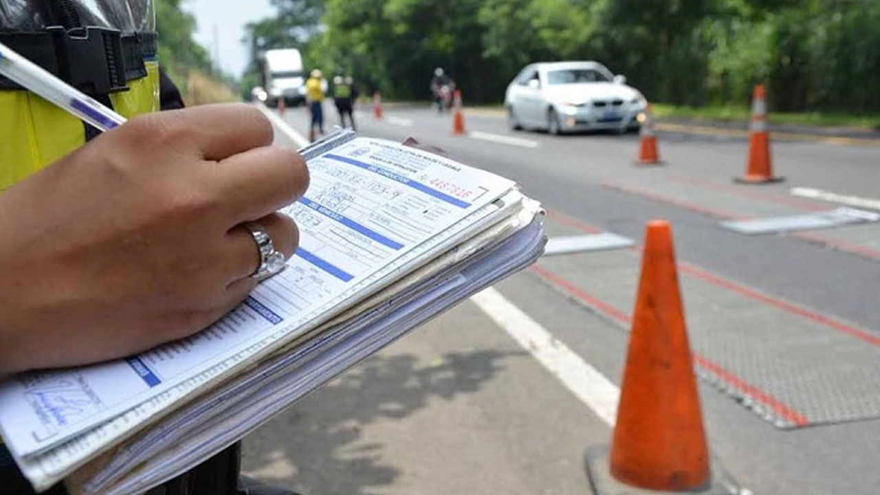 5 Multas a evitar si manejas por carretera en México