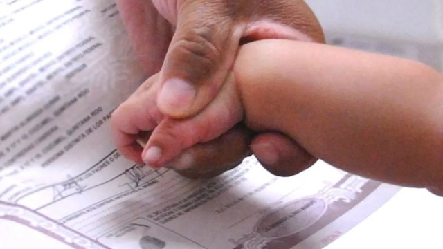 Registrar a un bebe es un derecho constitucional