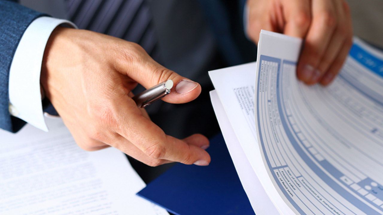 ¿Es un delito mentir al contratar un seguro?