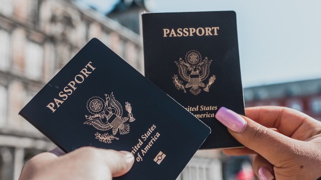 ¿Sabes qué significan los colores del pasaporte?