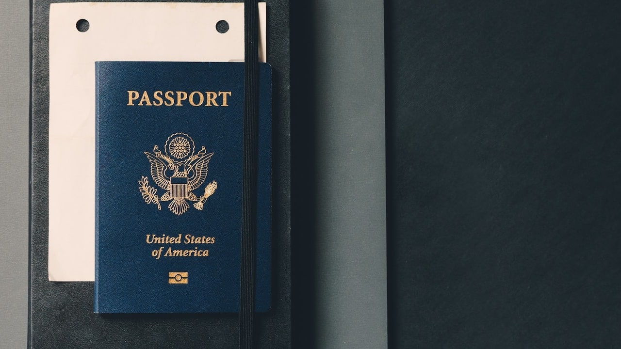 ¿Sabes qué significan los colores del pasaporte?