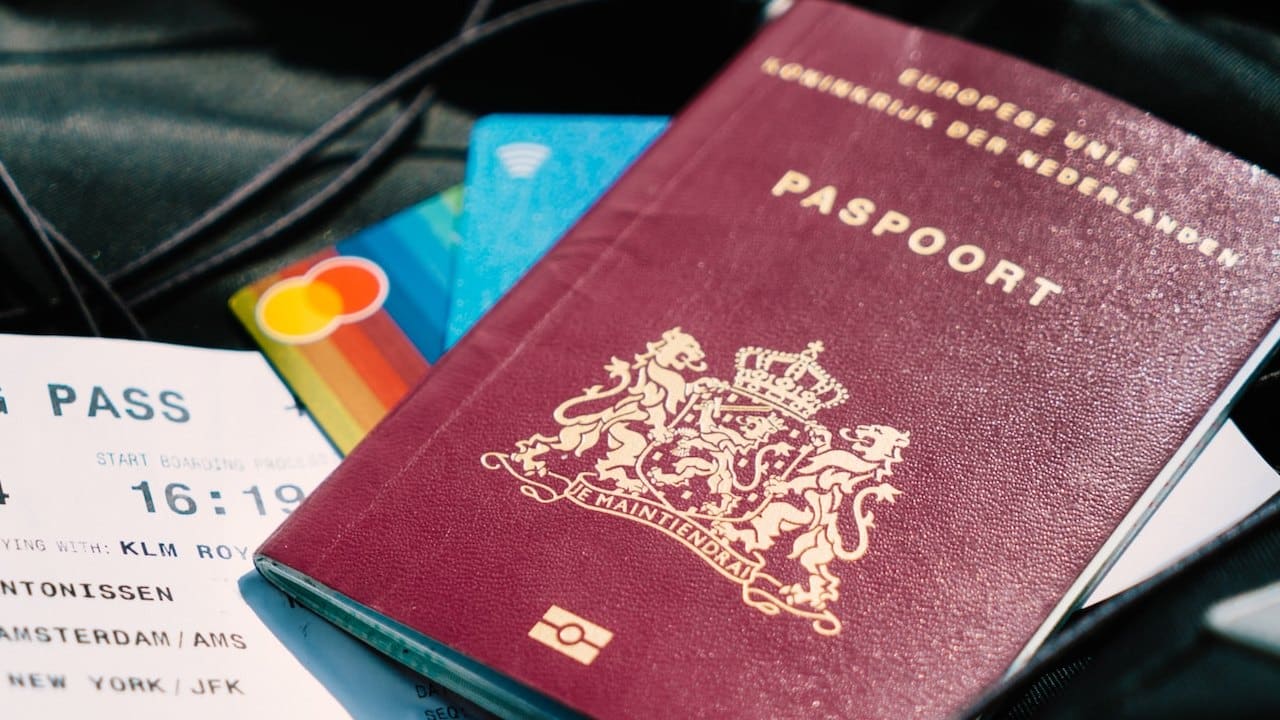 ¿Sabes qué significan los colores del pasaporte?