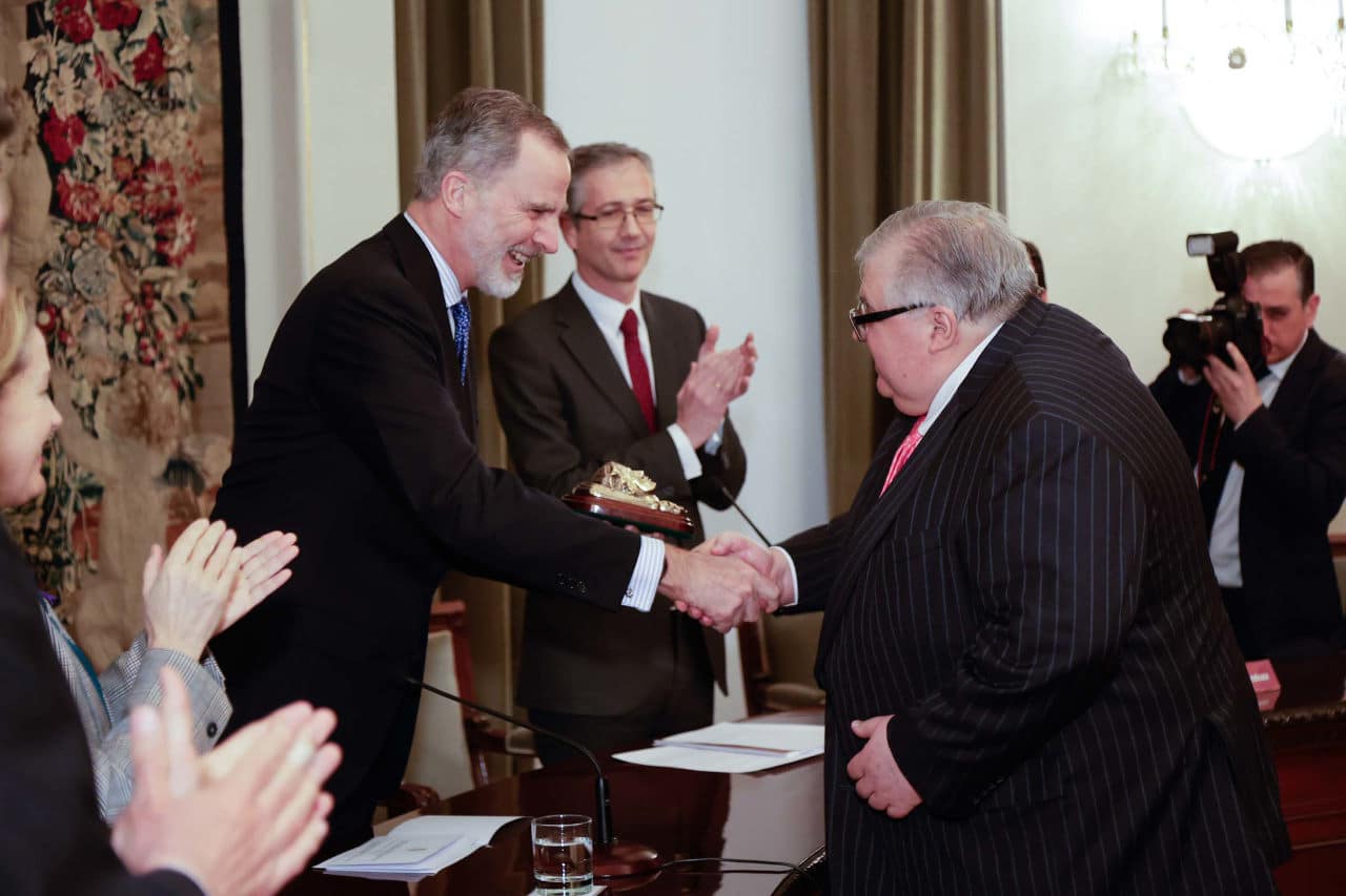 agustín carstens recibe el premio de economía