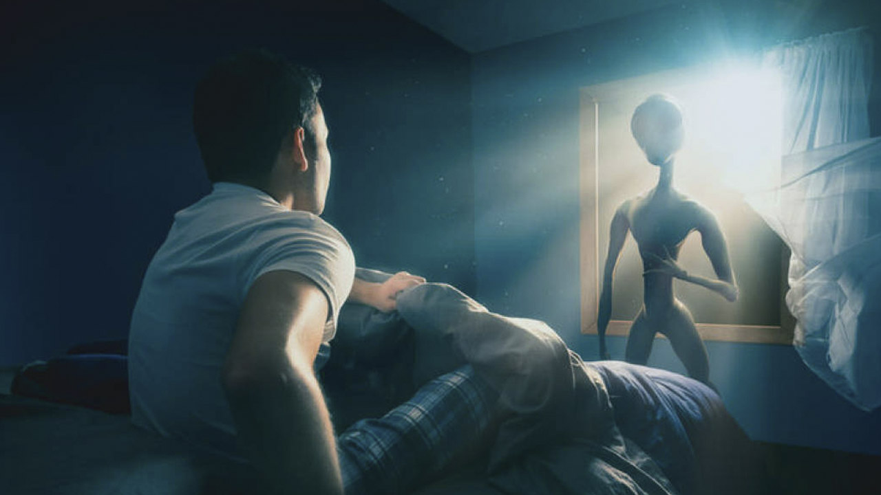 ¿Seguro contra Ovnis? Así funcionan las pólizas de abducción extraterrestre