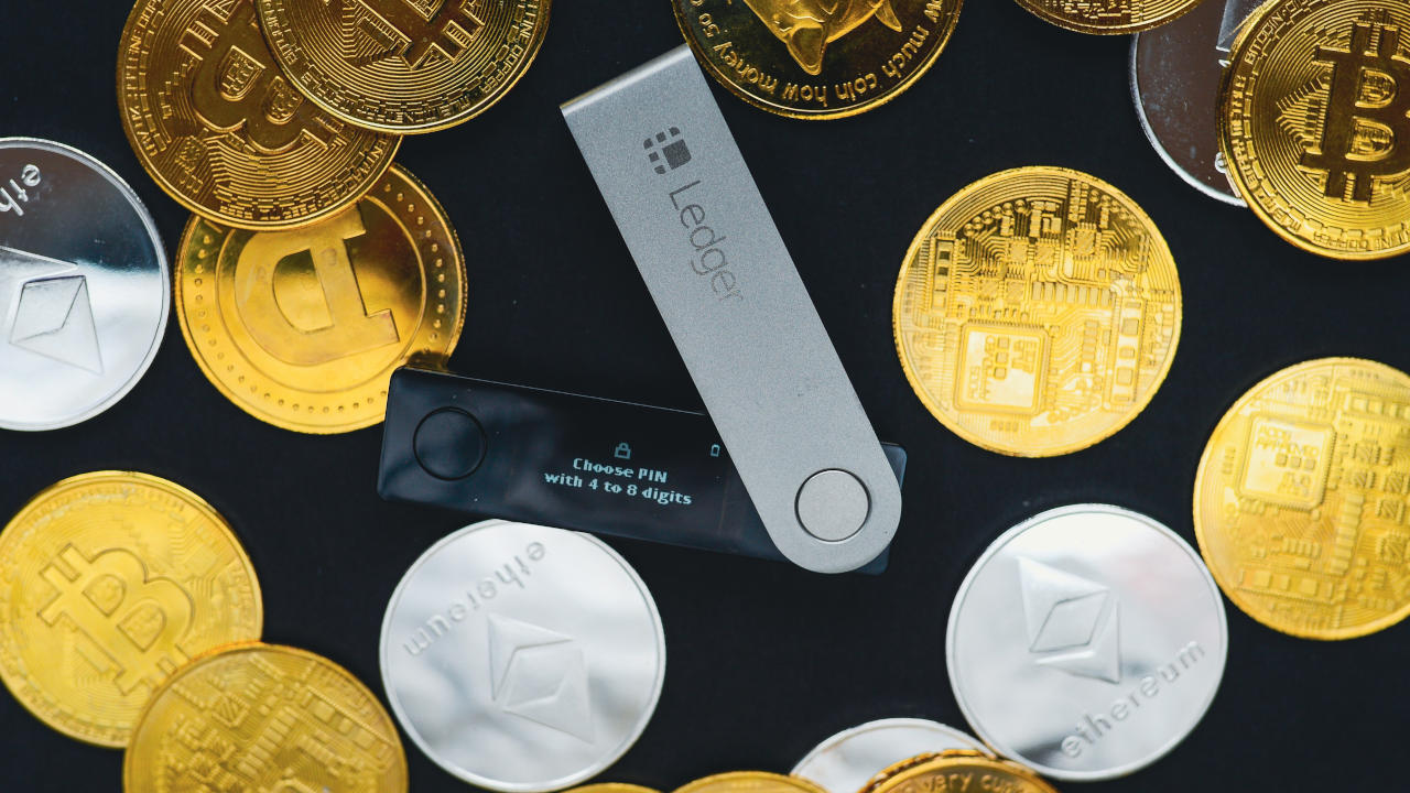 ¿Cómo usar una cartera fría para almacenar criptomonedas?