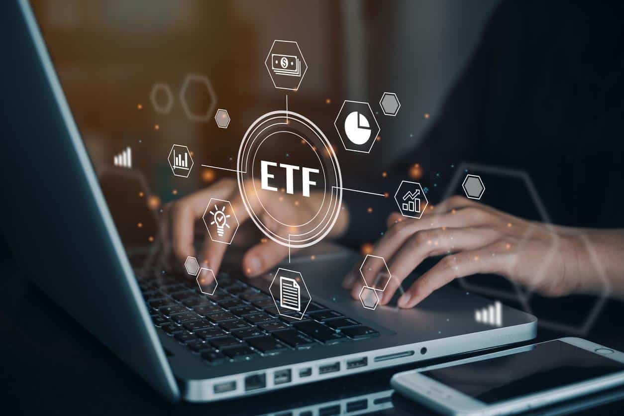 También conocido como Invesco QQQ Trust, se trata de un fondo cotizado en bolsa que sigue el rendimiento del índice NASDAQ-100.