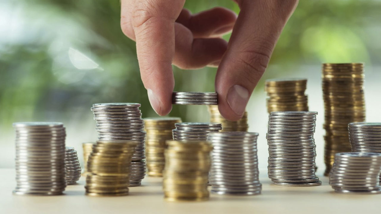 ¿Cuánto debo invertir en CETES para ganar $1,000 pesos al mes?