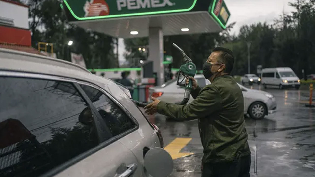 Hacienda reduce otra vez apoyos fiscales a gasolinas