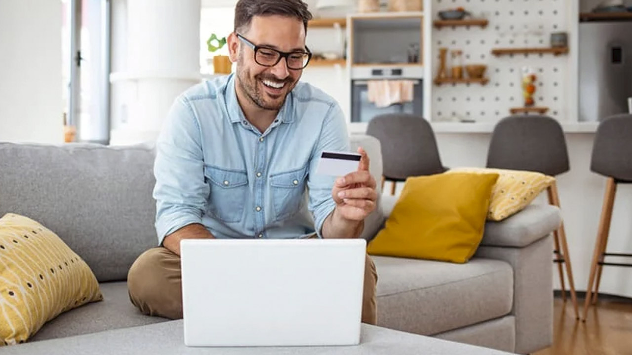 ¿Me conviene domiciliar mis pagos a la tarjeta de crédito?