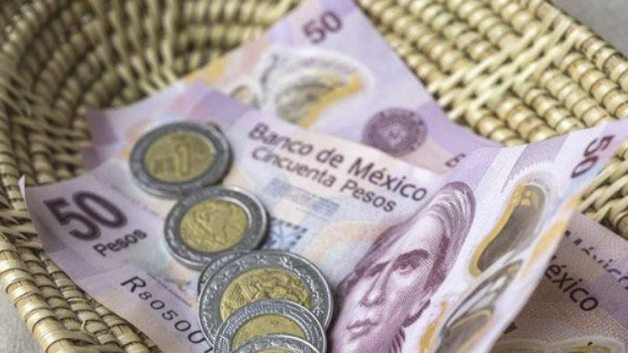 ¿Qué debo hacer si me obligan a pagar propina en restaurantes o bares en México?