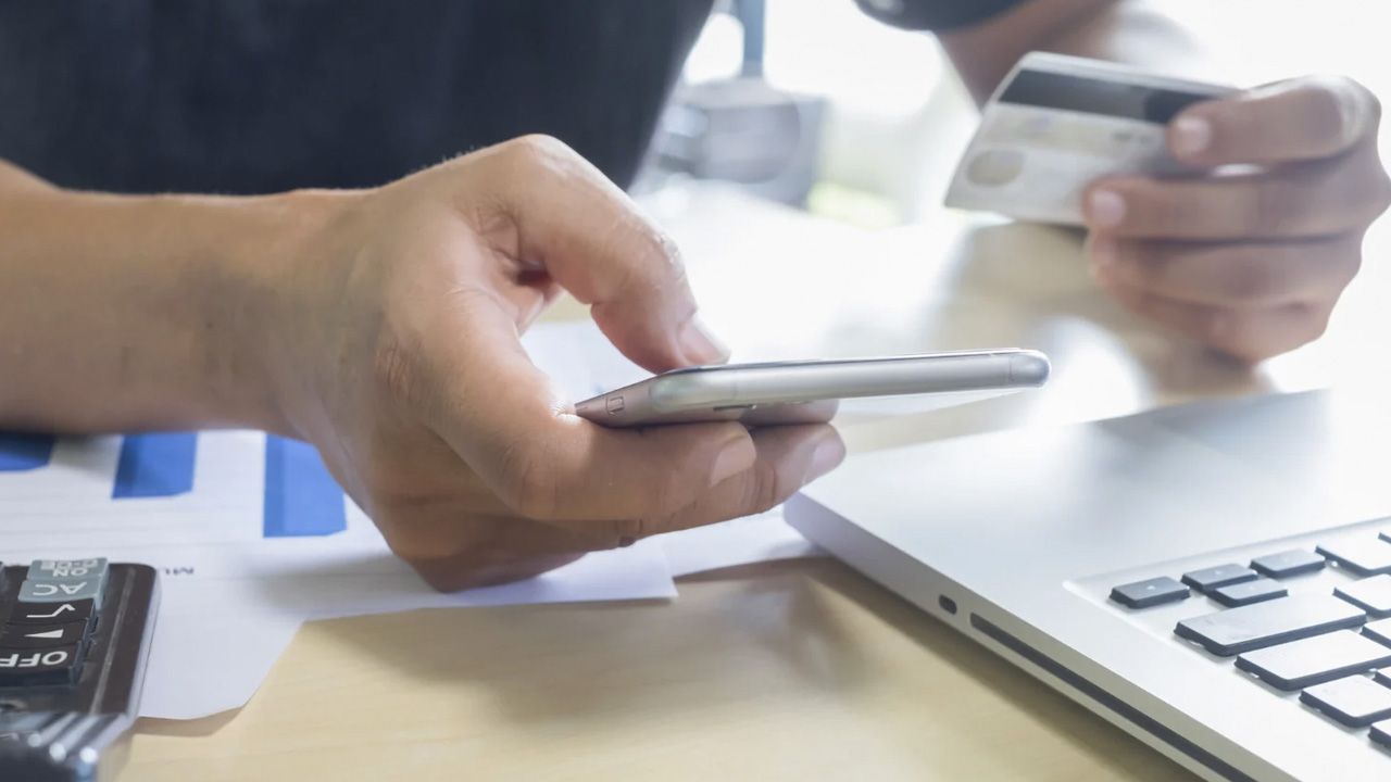 SAT: ¿Hay multas por transferir dinero entre tarjetas?