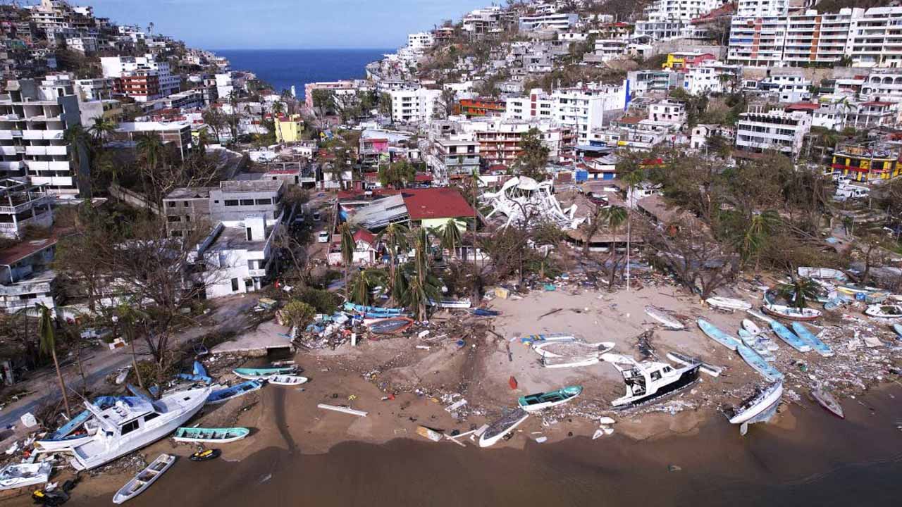 Bancos activan “Plan Billetes” para damnificados de Acapulco