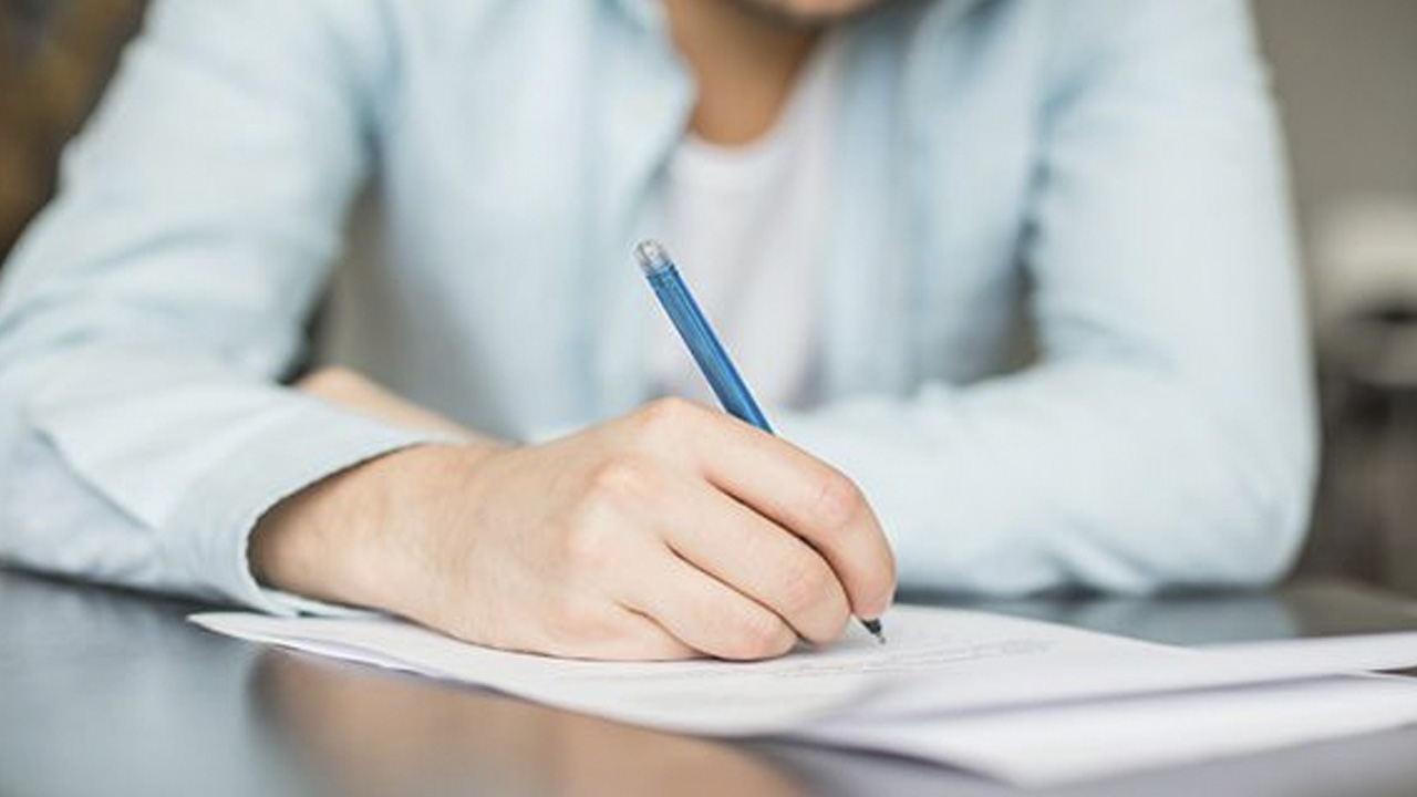 ¿Qué debo hacer si me obligan a firmar una hoja en blanco en el trabajo?
