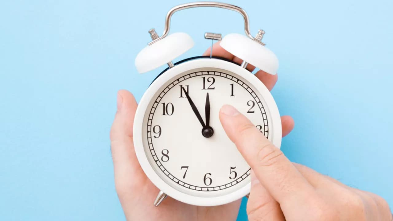 Deben atrasar una hora su reloj