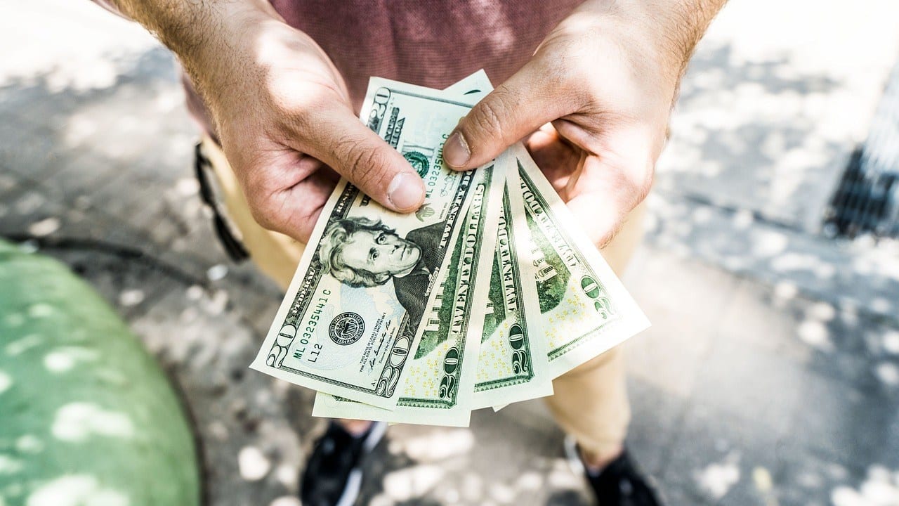 ¿Cómo ahorrar si tu salario es bajo y quieres mejorar tus finanzas?