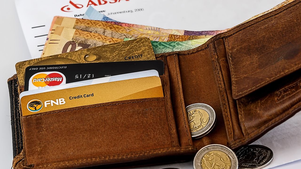 ¿Puedo sacar una tarjeta bancaria si estoy en Buró de Crédito?