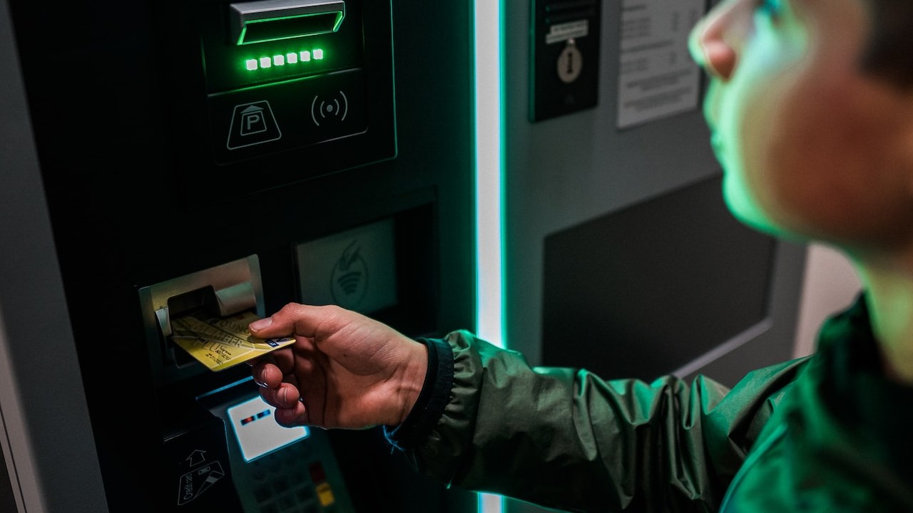 ¿Cómo saber cuando un cajero automático está truqueado?