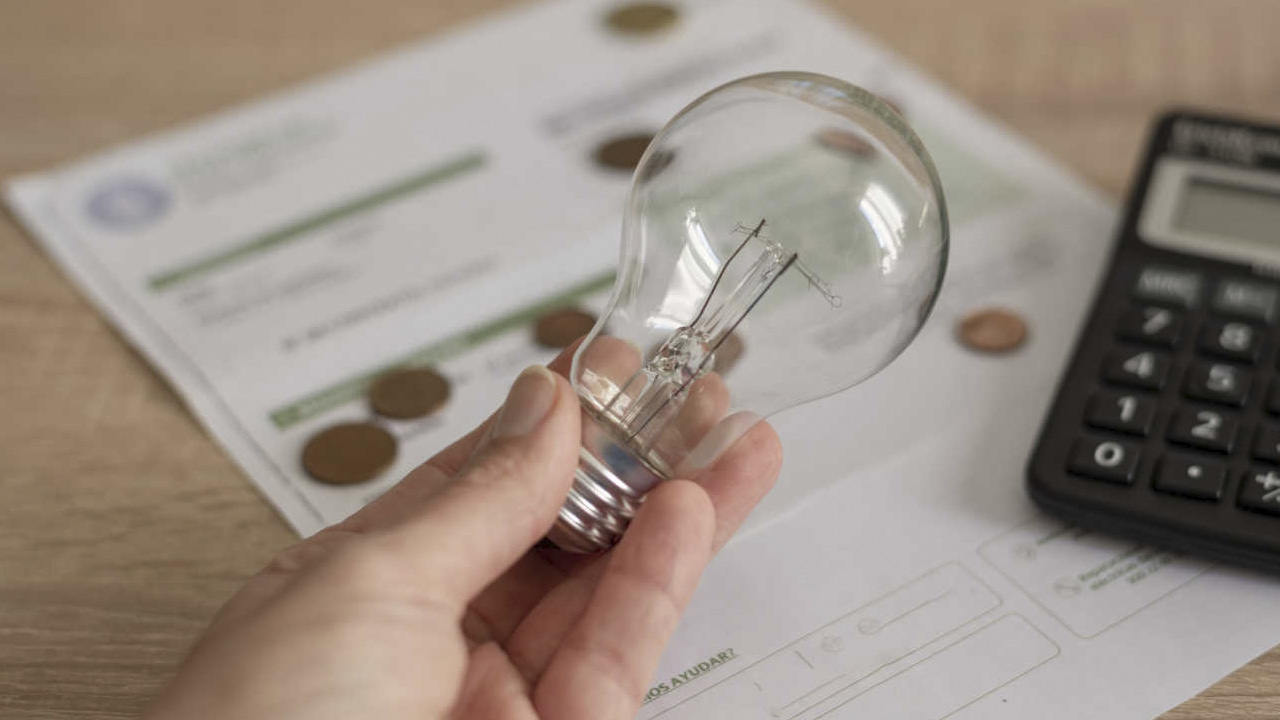 CFE: ¿Cuánto cobran de comisión los bancos por pagar tu recibo de luz?