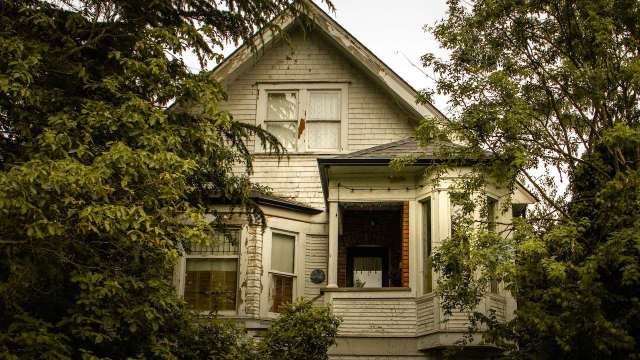 ¿Es posible comprar una casa abandonada?