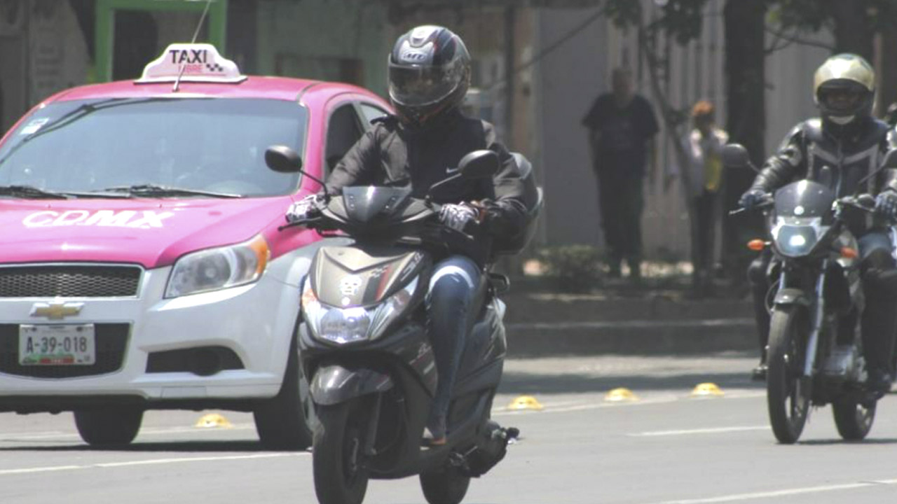 ¿Cuánto km por litro de gasolina gasta una moto de 250cc?