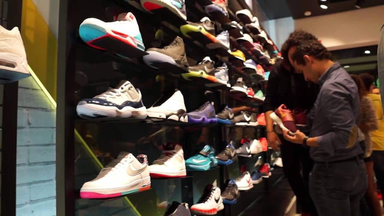 Conoce al dueño de Innvictus, la tienda más popular de sneakers