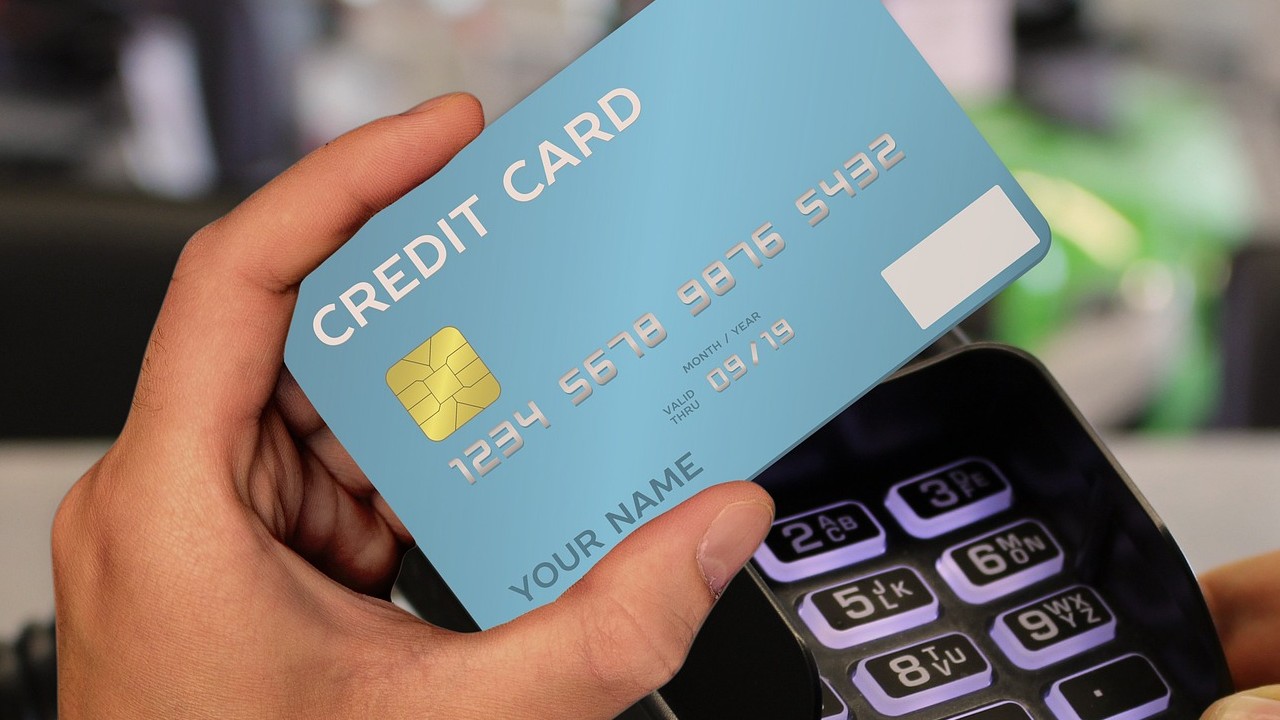 ¿En qué situaciones es válido cancelar tu tarjeta de crédito con deudas?