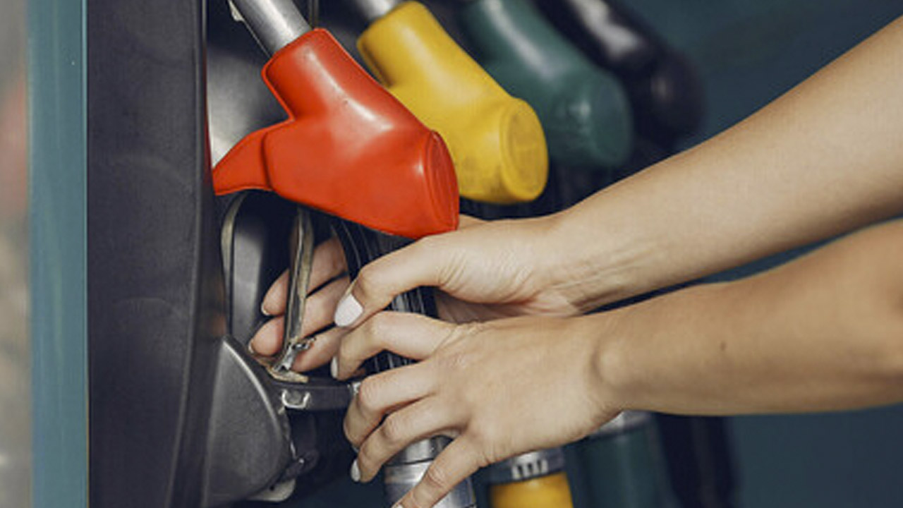 Gasolina inicia el 2024 sin apoyos fiscales de la SHCP