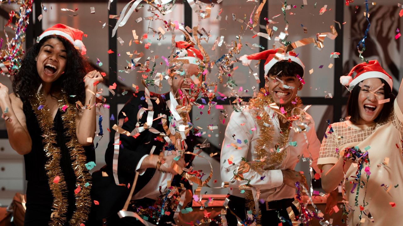 ¿Cuánto cuesta hacer una posada navideña con 30 invitados?