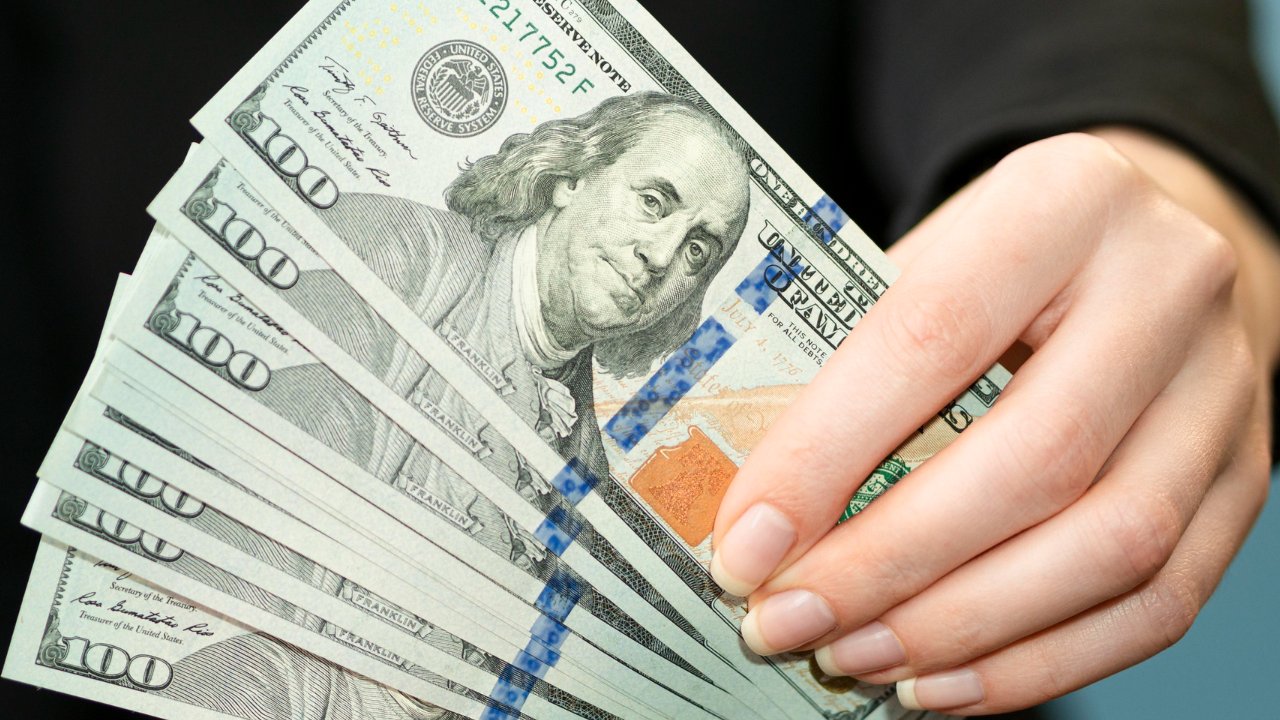 ¿Cómo se Cotiza el Precio del Dólar Hoy 8 de Diciembre? Entérate