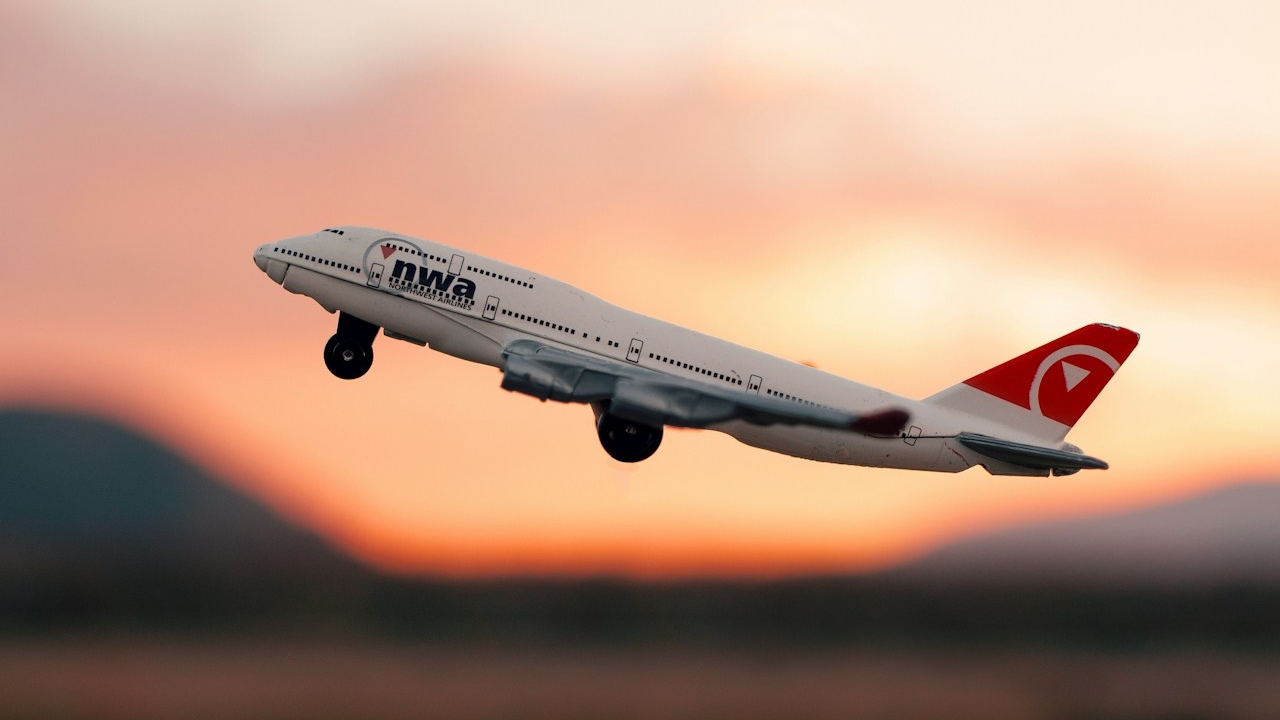 ¿Buscas boletos de avión para tus vacaciones? Esto debes hacer