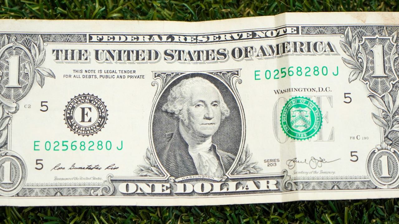 ¿Sube o Baja el Precio del Dólar Hoy 15 de Febrero?