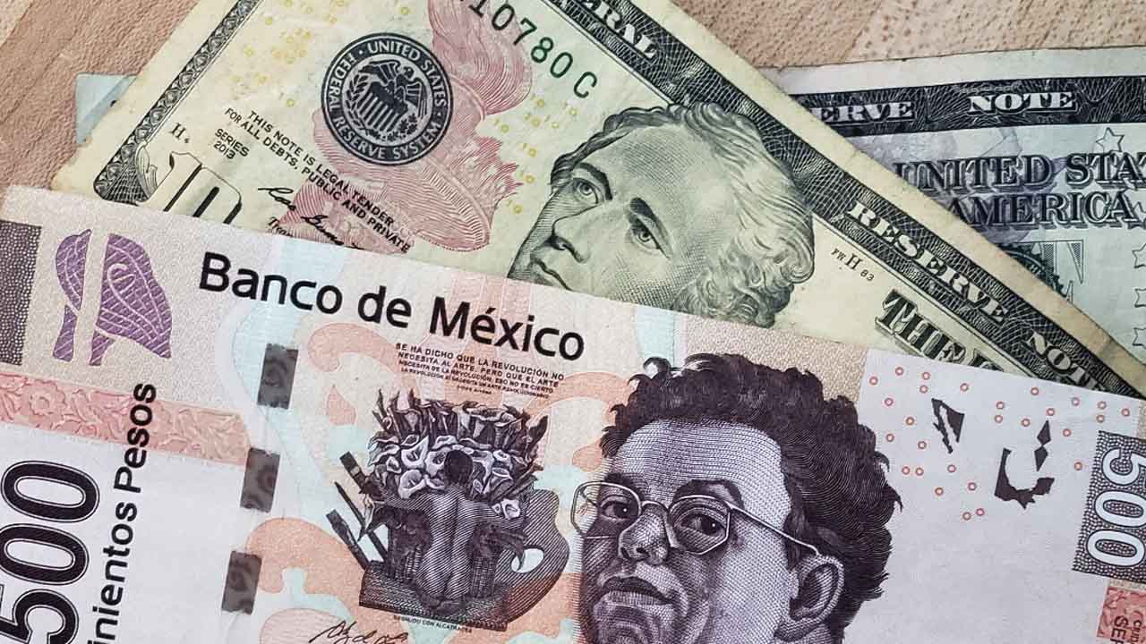 El peso baja de precio