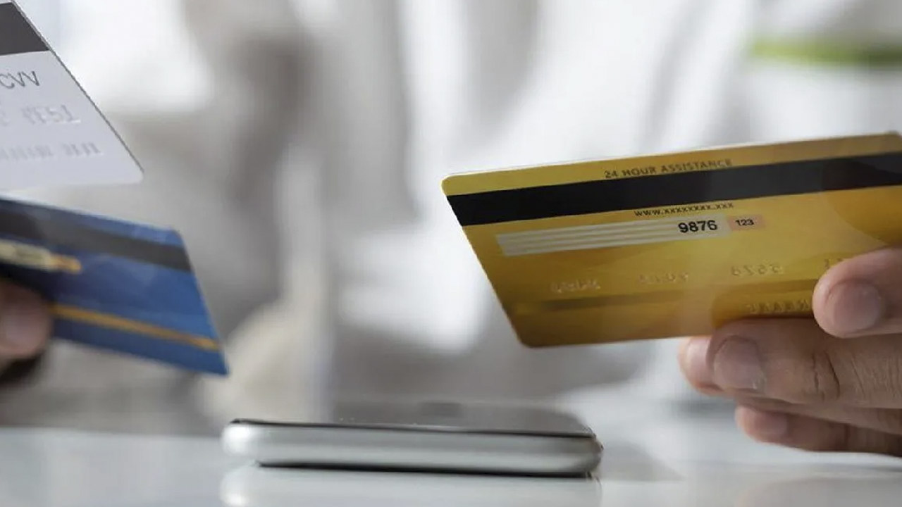 ¿Qué pasa si no firmo mi tarjeta de débito o crédito?