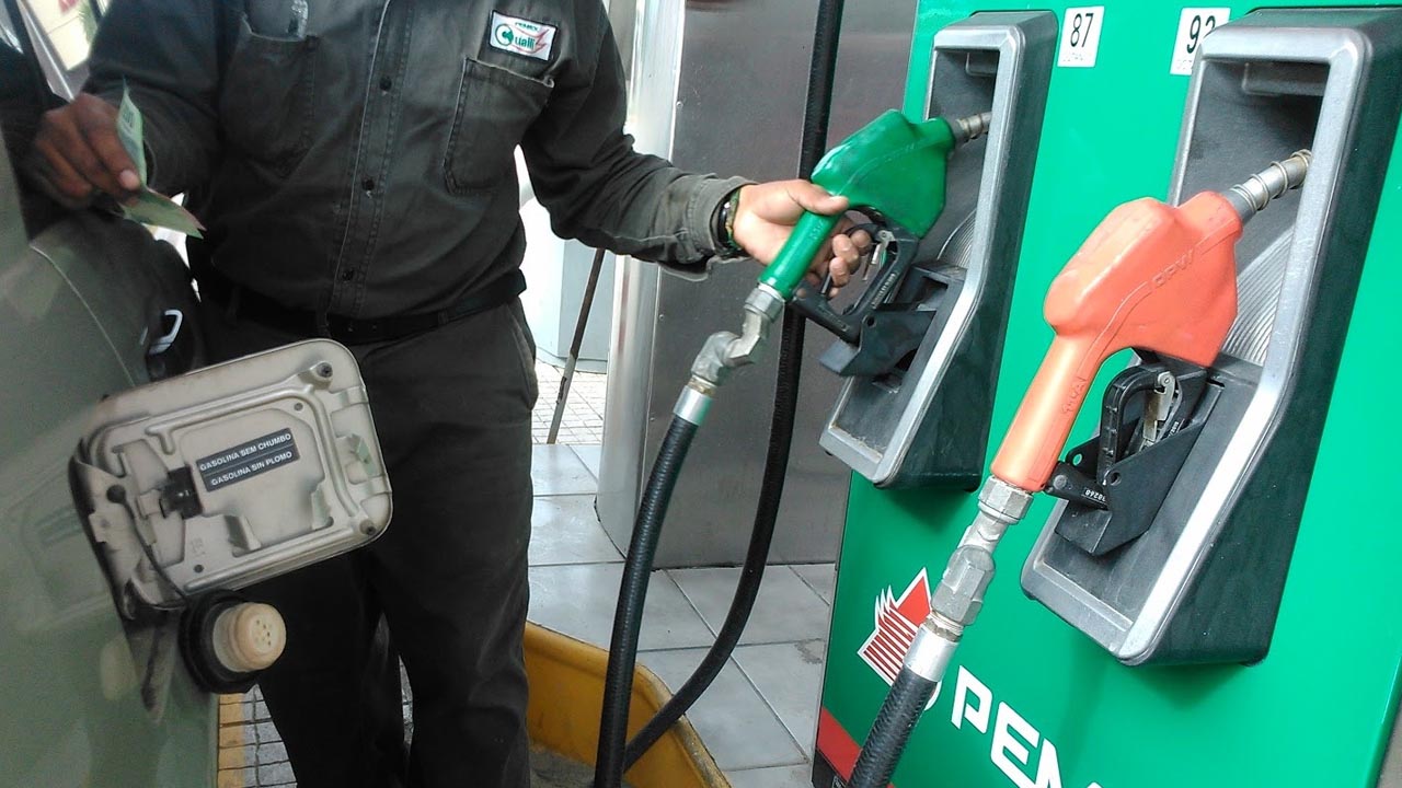 SHCP reduce apoyos fiscales a gasolina regular